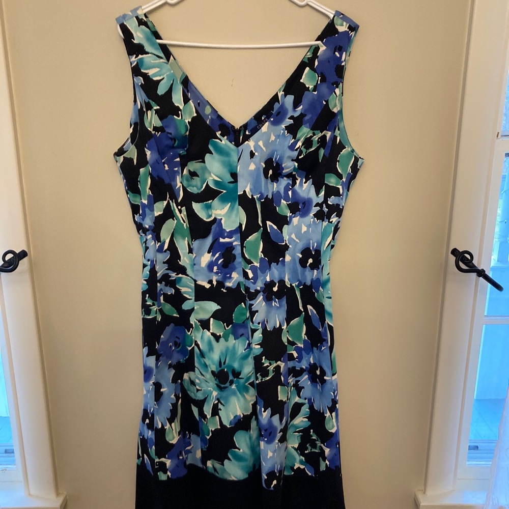 Chaps Fit and Flare Size 16 V neck floral dress